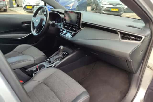 Toyota Corolla (2021) thumbnail 2