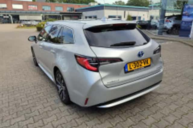 Toyota Corolla (2021) thumbnail 3