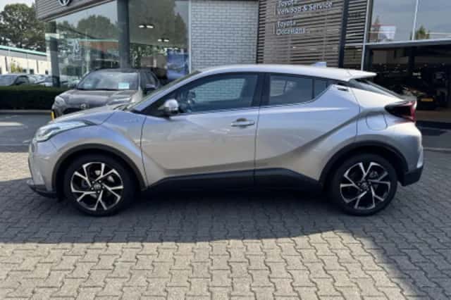 Toyota C-HR (2021) thumbnail 2