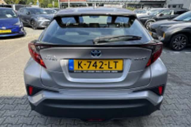 Toyota C-HR (2021) thumbnail 4