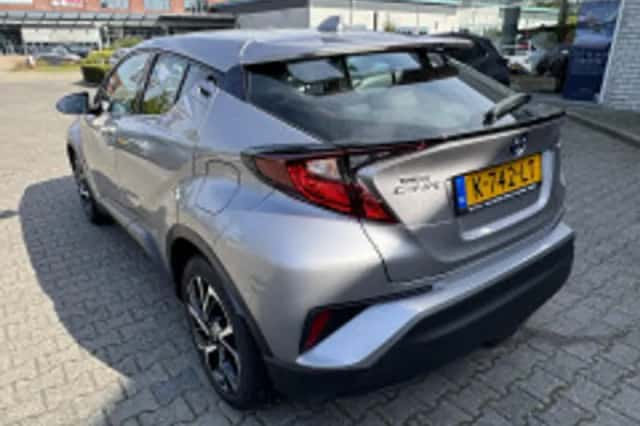 Toyota C-HR (2021) thumbnail 5