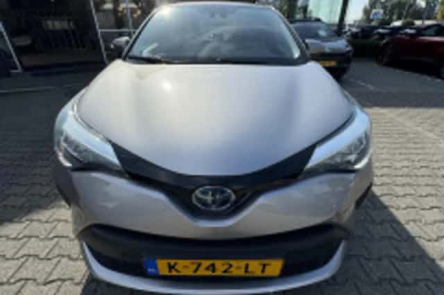 Toyota C-HR (2021) thumbnail 6