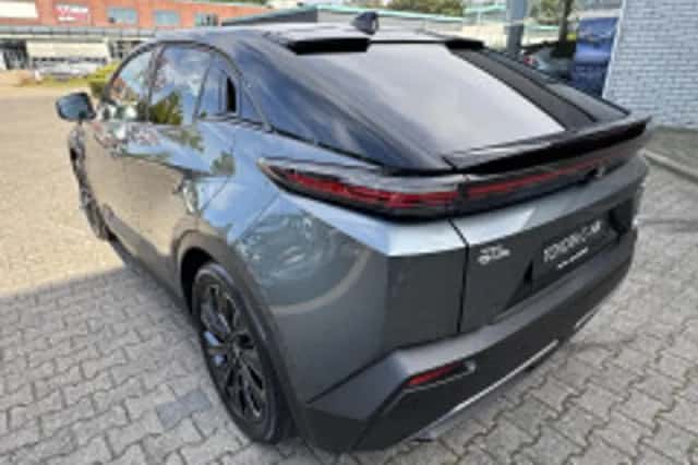Toyota C-HR (2026) thumbnail 3