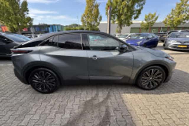 Toyota C-HR (2026) thumbnail 4
