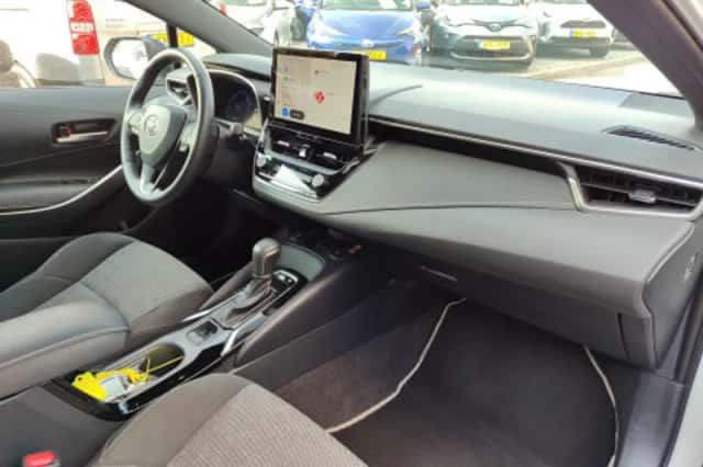 Toyota Corolla (2025) thumbnail 2