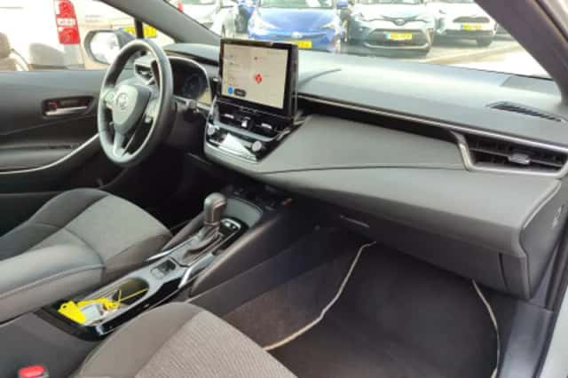 Toyota Corolla (2025) thumbnail 2