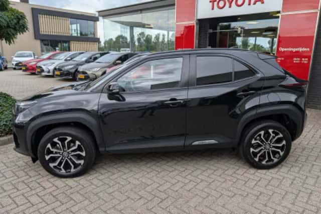 Toyota Yaris Cross (2024) thumbnail 2