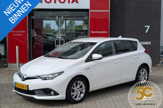 Toyota Auris (2015) thumbnail 1