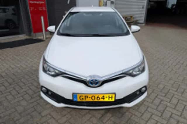 Toyota Auris (2015) thumbnail 3