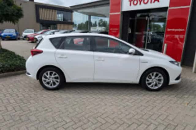 Toyota Auris (2015) thumbnail 5