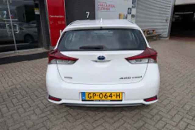 Toyota Auris (2015) thumbnail 6