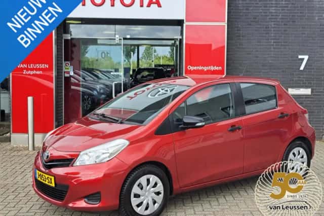 Toyota Yaris (2012) thumbnail 1