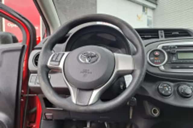 Toyota Yaris (2012) thumbnail 6