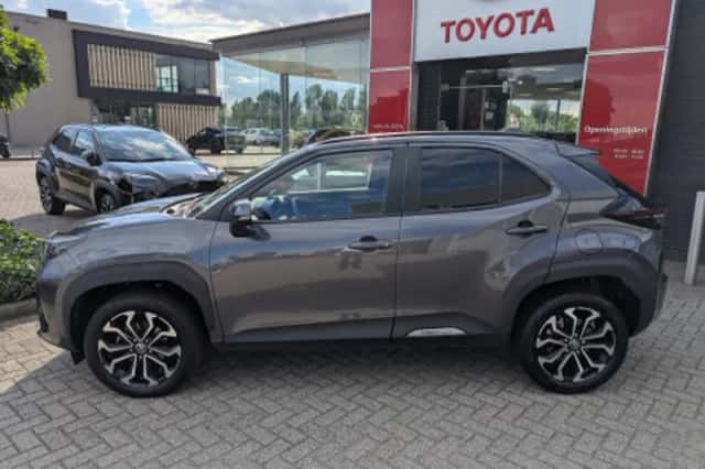 Toyota Yaris Cross (2024) thumbnail 2