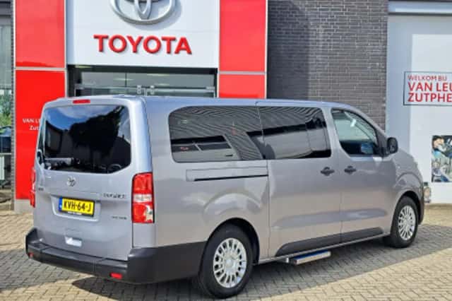 Toyota ProAce Electric Shuttle (2024) thumbnail 2