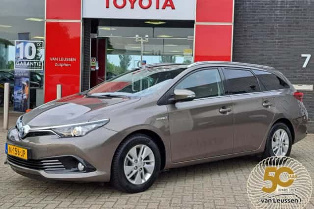 Toyota Auris (2017) thumbnail 1