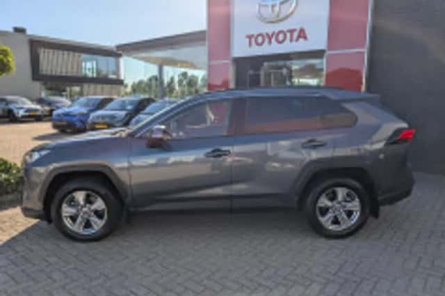 Toyota RAV4 (2024) thumbnail 3
