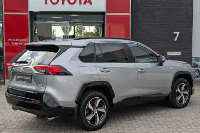 Toyota RAV4 (2022) thumbnail 2