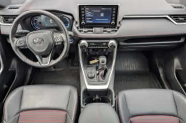 Toyota RAV4 (2022) thumbnail 3
