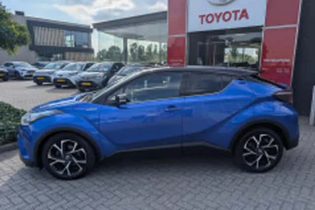 Toyota C-HR (2019) thumbnail 3