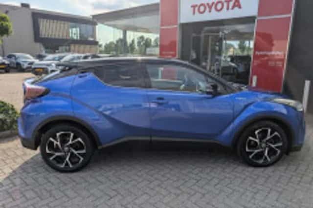 Toyota C-HR (2019) thumbnail 4