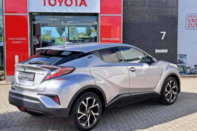 Toyota C-HR (2019) thumbnail 2