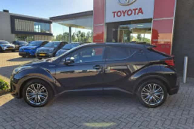 Toyota C-HR (2021) thumbnail 3