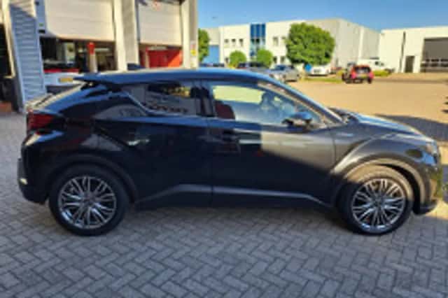 Toyota C-HR (2021) thumbnail 4