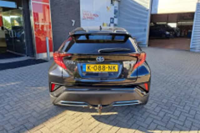 Toyota C-HR (2021) thumbnail 6
