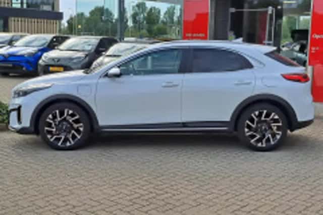 Kia XCeed (2024) thumbnail 3