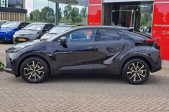Toyota C-HR (2024) thumbnail 3