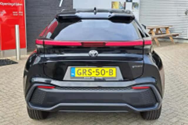 Toyota C-HR (2024) thumbnail 4
