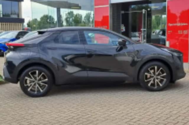 Toyota C-HR (2024) thumbnail 5