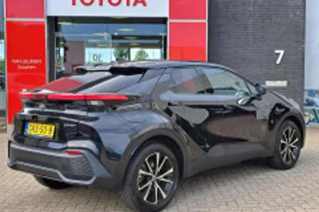 Toyota C-HR (2024) thumbnail 6