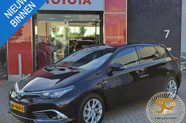 Toyota Auris (2015) thumbnail 1