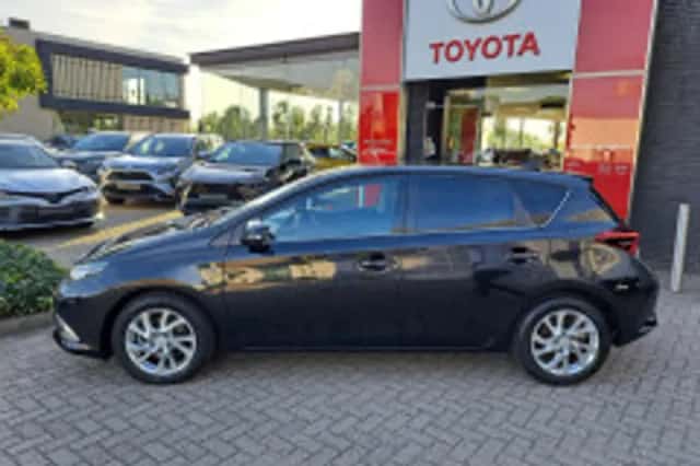 Toyota Auris (2015) thumbnail 3