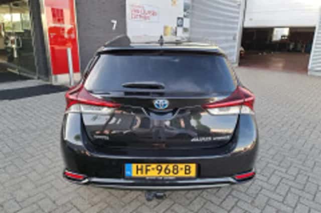 Toyota Auris (2015) thumbnail 6