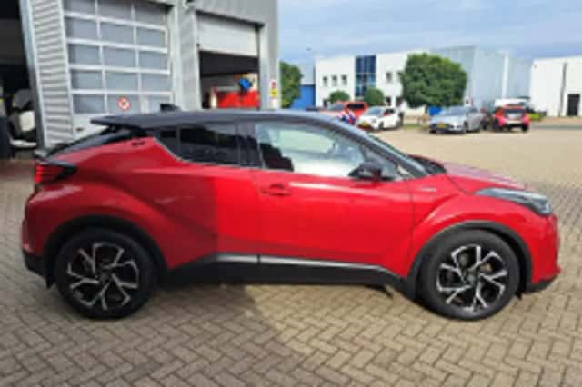 Toyota C-HR (2020) thumbnail 4