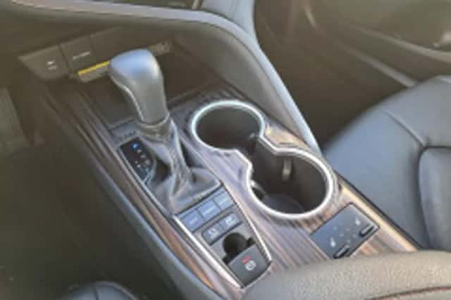 Toyota Camry (2019) thumbnail 3
