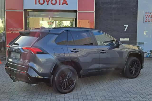 Toyota RAV4 (2023) thumbnail 2