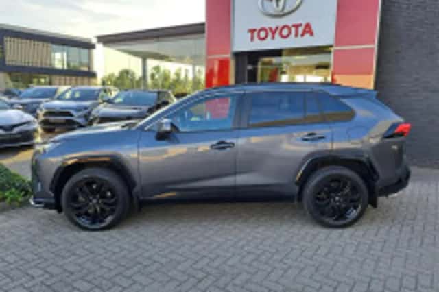 Toyota RAV4 (2023) thumbnail 3