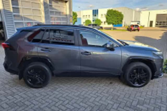 Toyota RAV4 (2023) thumbnail 4