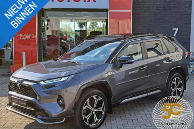 Toyota RAV4 (2022) thumbnail 1