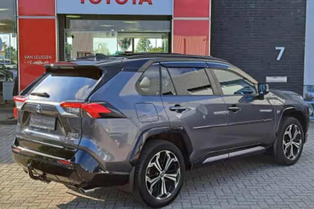 Toyota RAV4 (2022) thumbnail 2