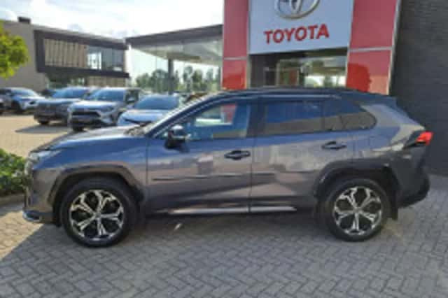 Toyota RAV4 (2022) thumbnail 3