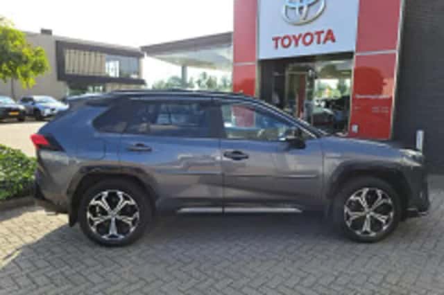 Toyota RAV4 (2022) thumbnail 4
