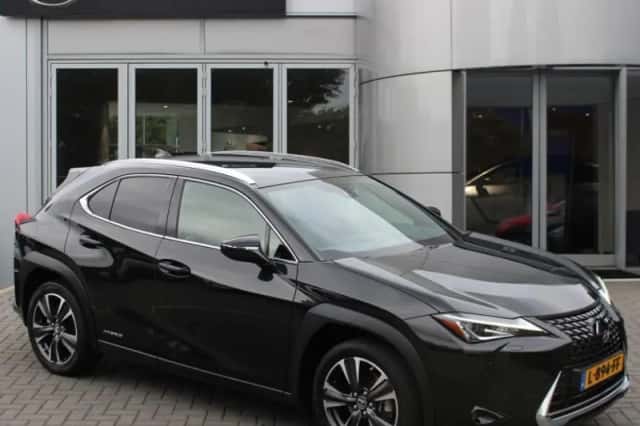 Lexus UX (2021) thumbnail 1
