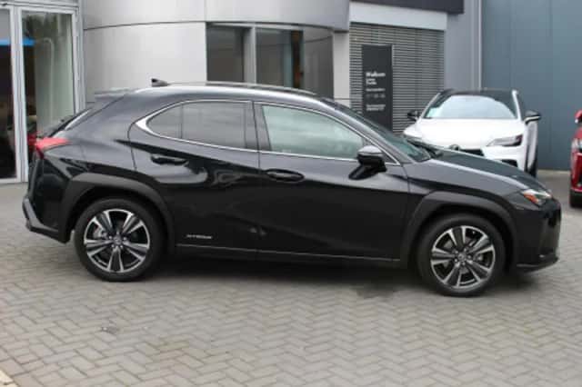 Lexus UX (2021) thumbnail 2
