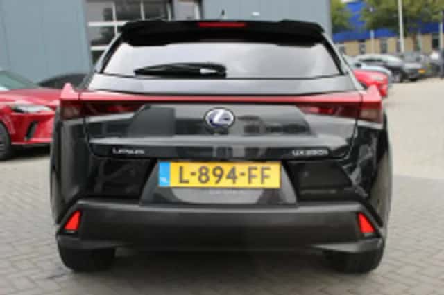 Lexus UX (2021) thumbnail 4