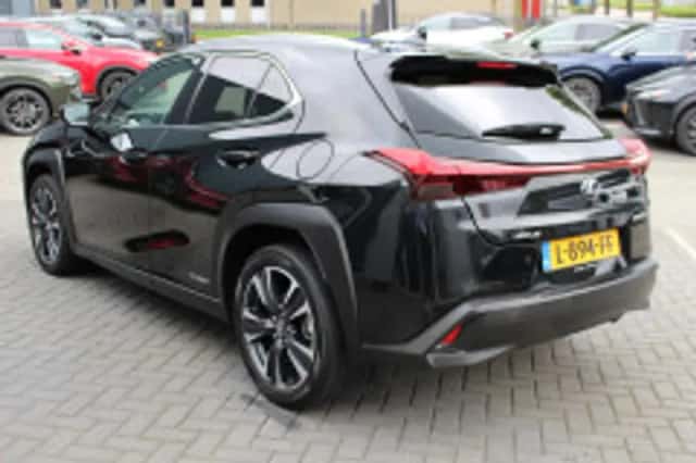 Lexus UX (2021) thumbnail 5